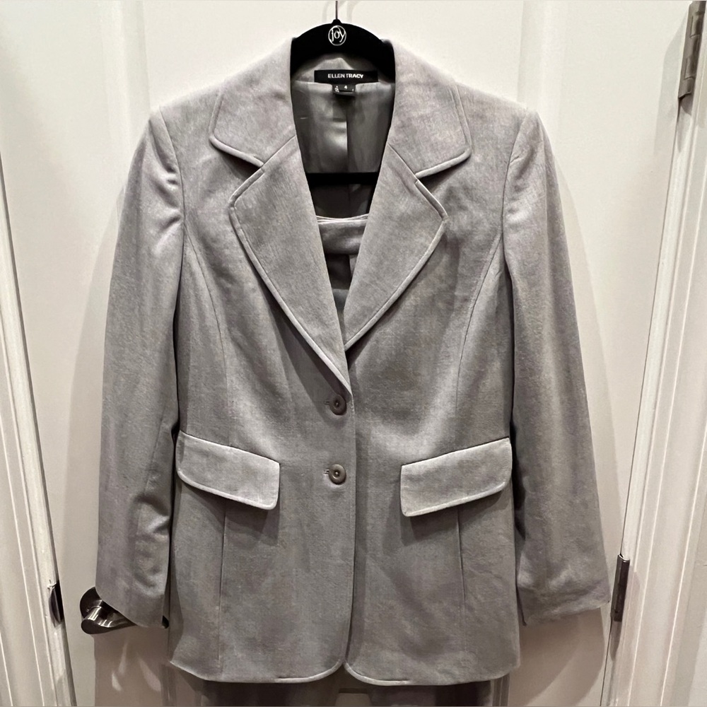 Ellen Tracy 2pc Grey Wool Jacket/Pant Suit (Retail $876)